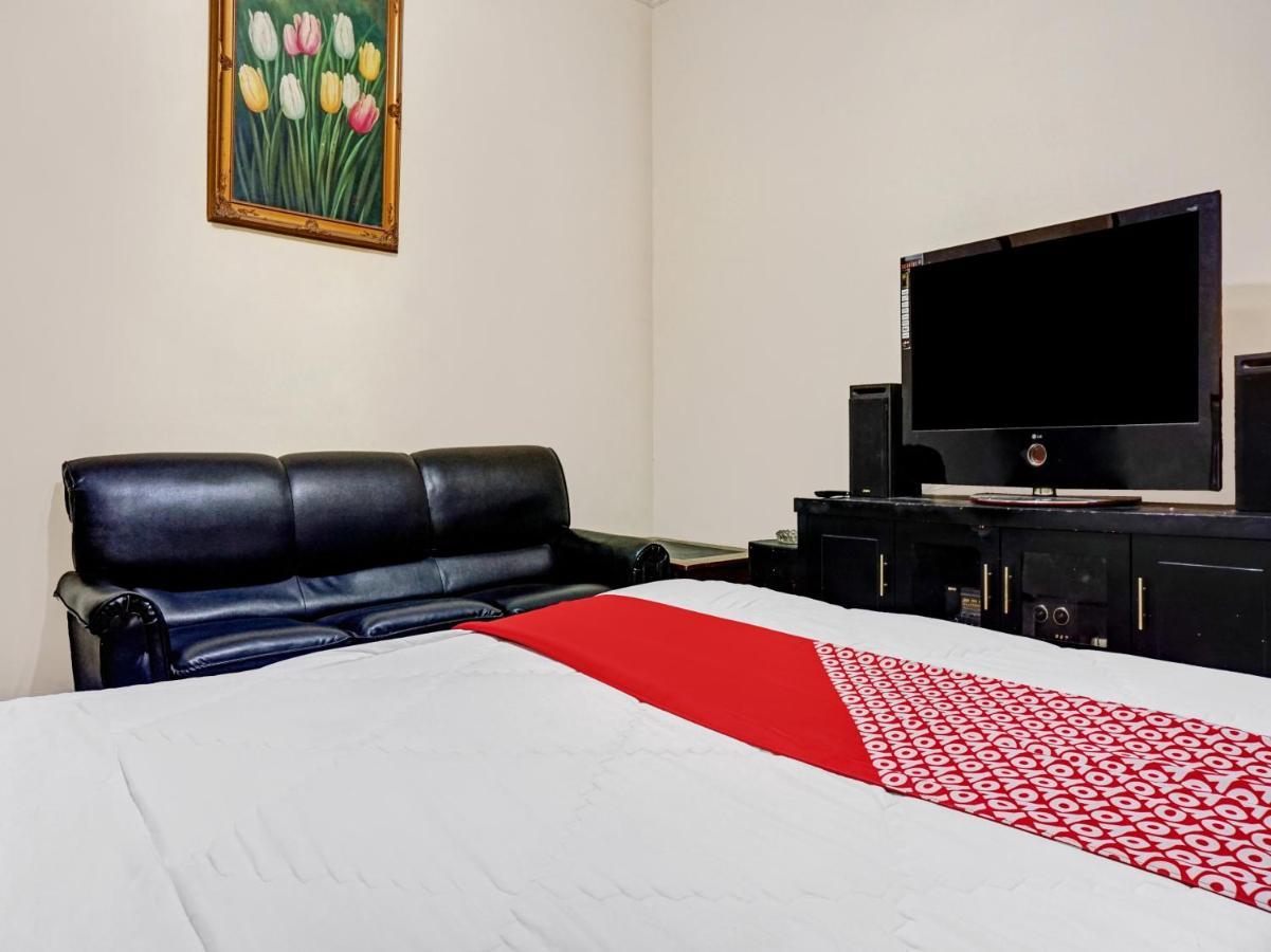 Oyo 90702 Wisma Tobana Kebayoran Mencil المظهر الخارجي الصورة