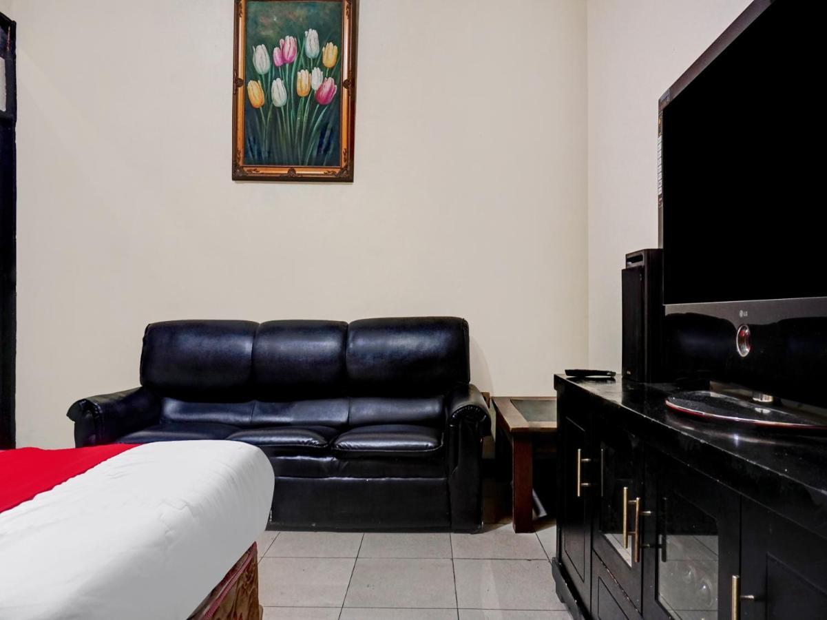 Oyo 90702 Wisma Tobana Kebayoran Mencil المظهر الخارجي الصورة