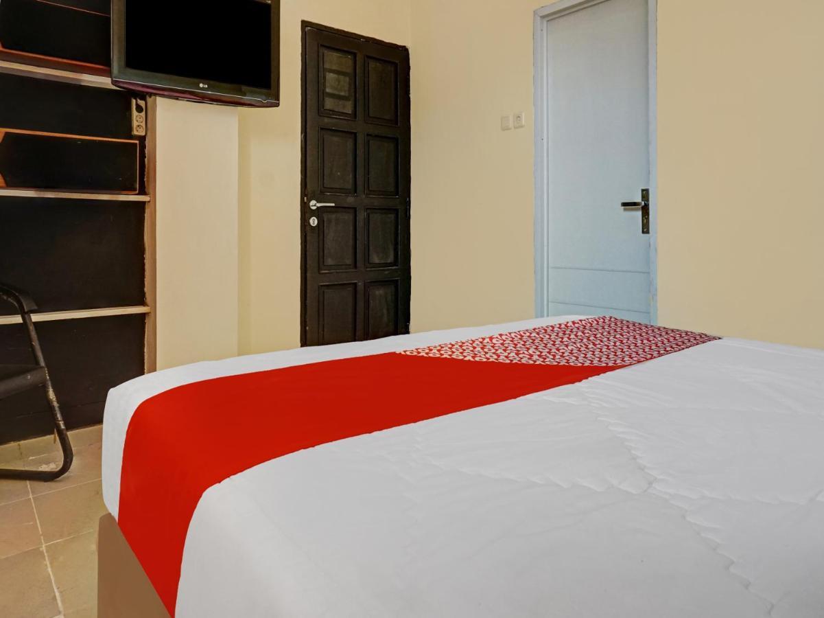 Oyo 90702 Wisma Tobana Kebayoran Mencil المظهر الخارجي الصورة